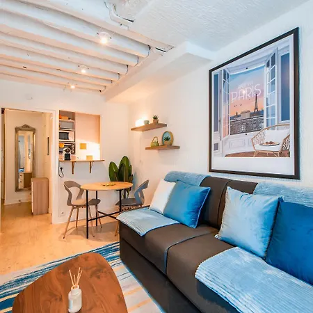 Amazing On The Prestigious Street Parigi