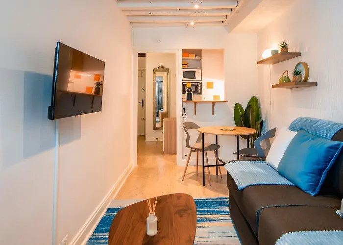 Amazing On The Prestigious Street Apartment *