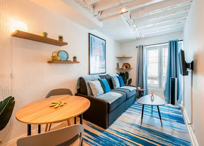 Amazing On The Prestigious Street