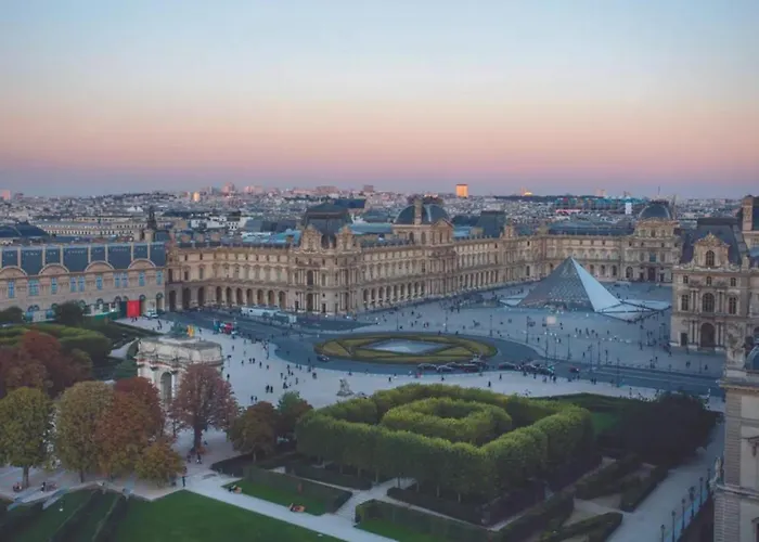 Amazing On The Prestigious Street Paris