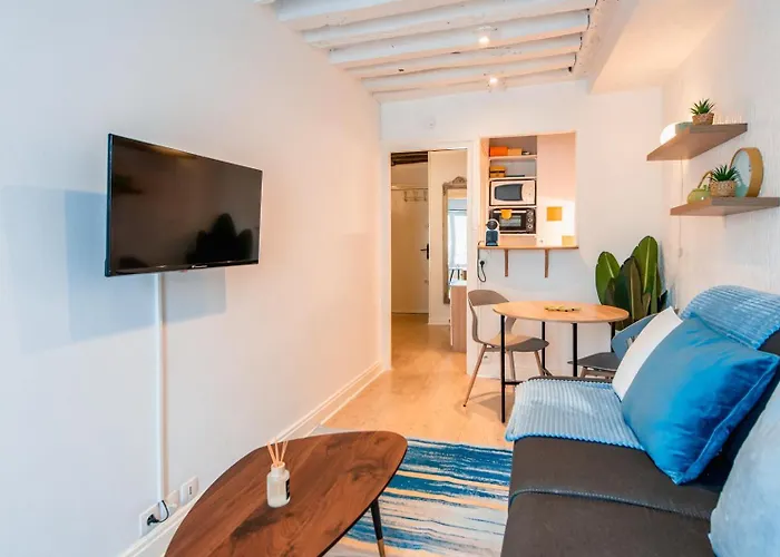 Amazing On The Prestigious Street *