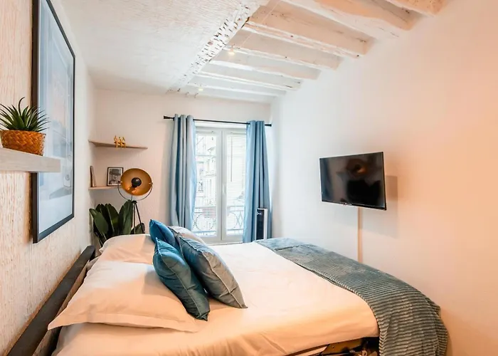 Amazing On The Prestigious Street Apartment *